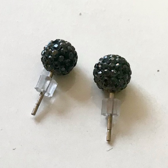 925 Sterling silver black sparkling studs - Picture 2 of 4